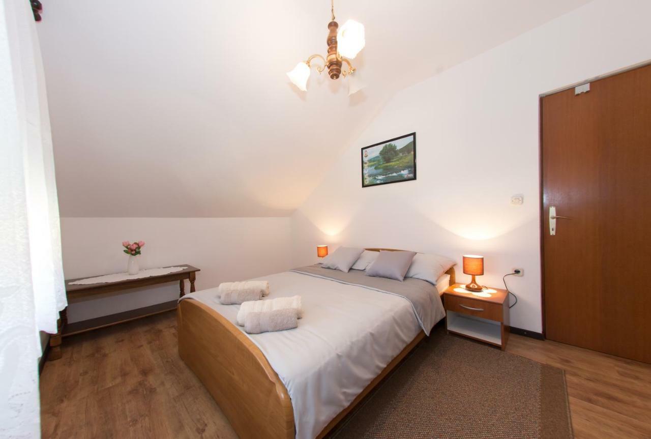Ferienwohnung Apartman Dubravcic Otočac Exterior foto