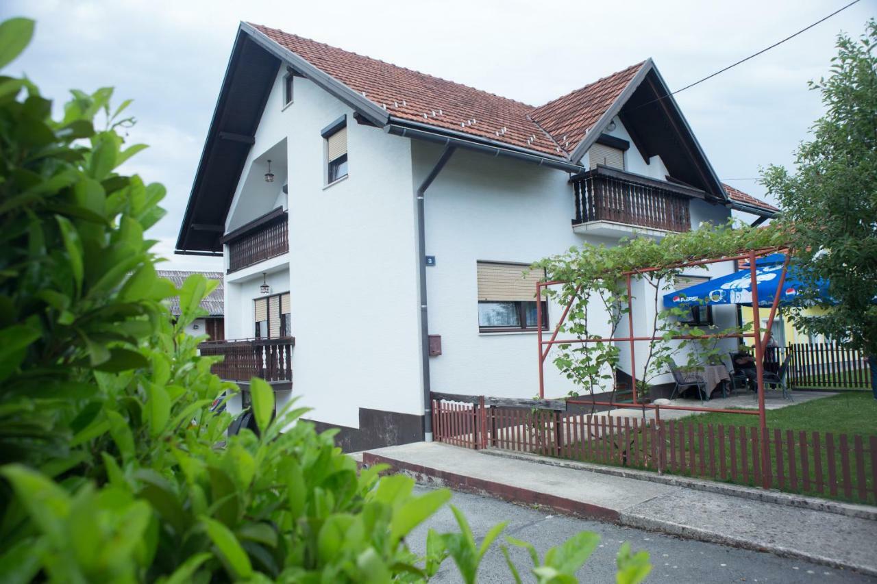 Ferienwohnung Apartman Dubravcic Otočac Exterior foto