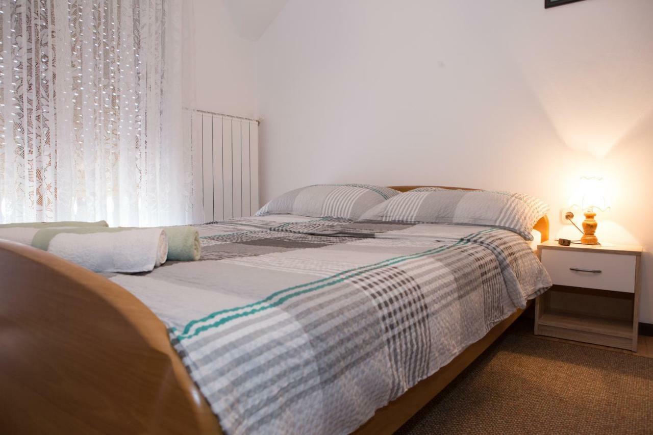 Ferienwohnung Apartman Dubravcic Otočac Exterior foto
