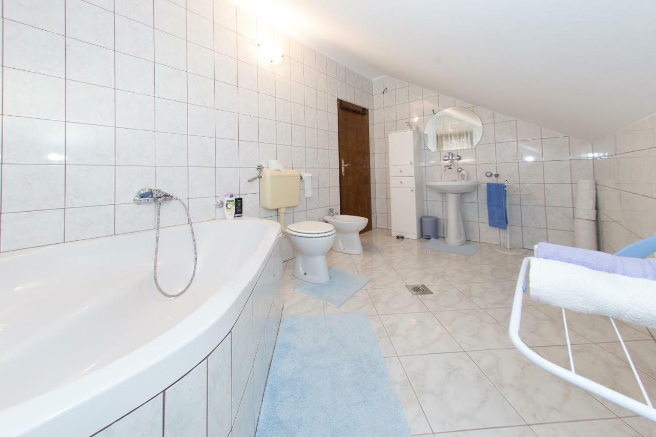 Ferienwohnung Apartman Dubravcic Otočac Exterior foto