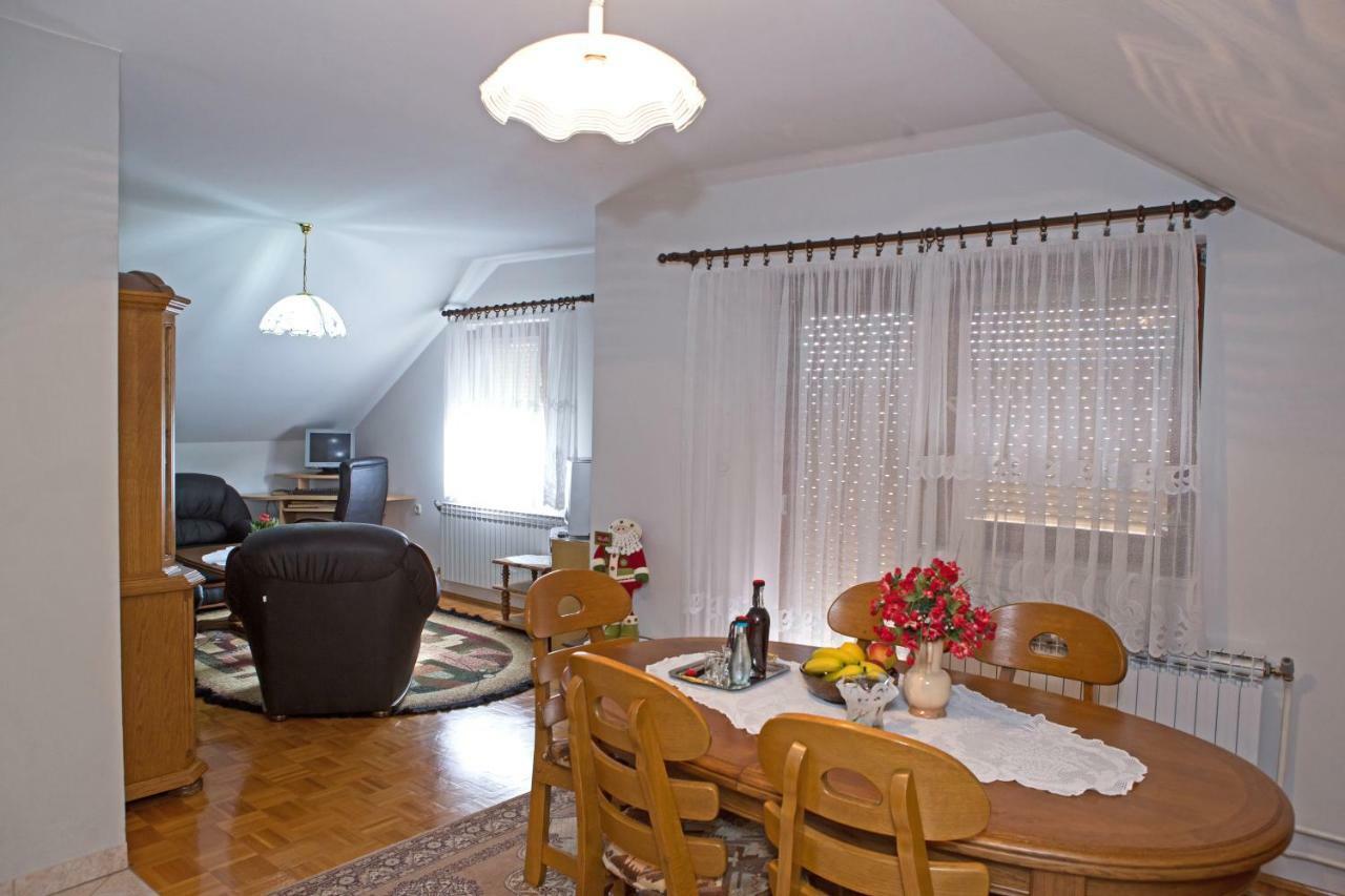 Ferienwohnung Apartman Dubravcic Otočac Exterior foto